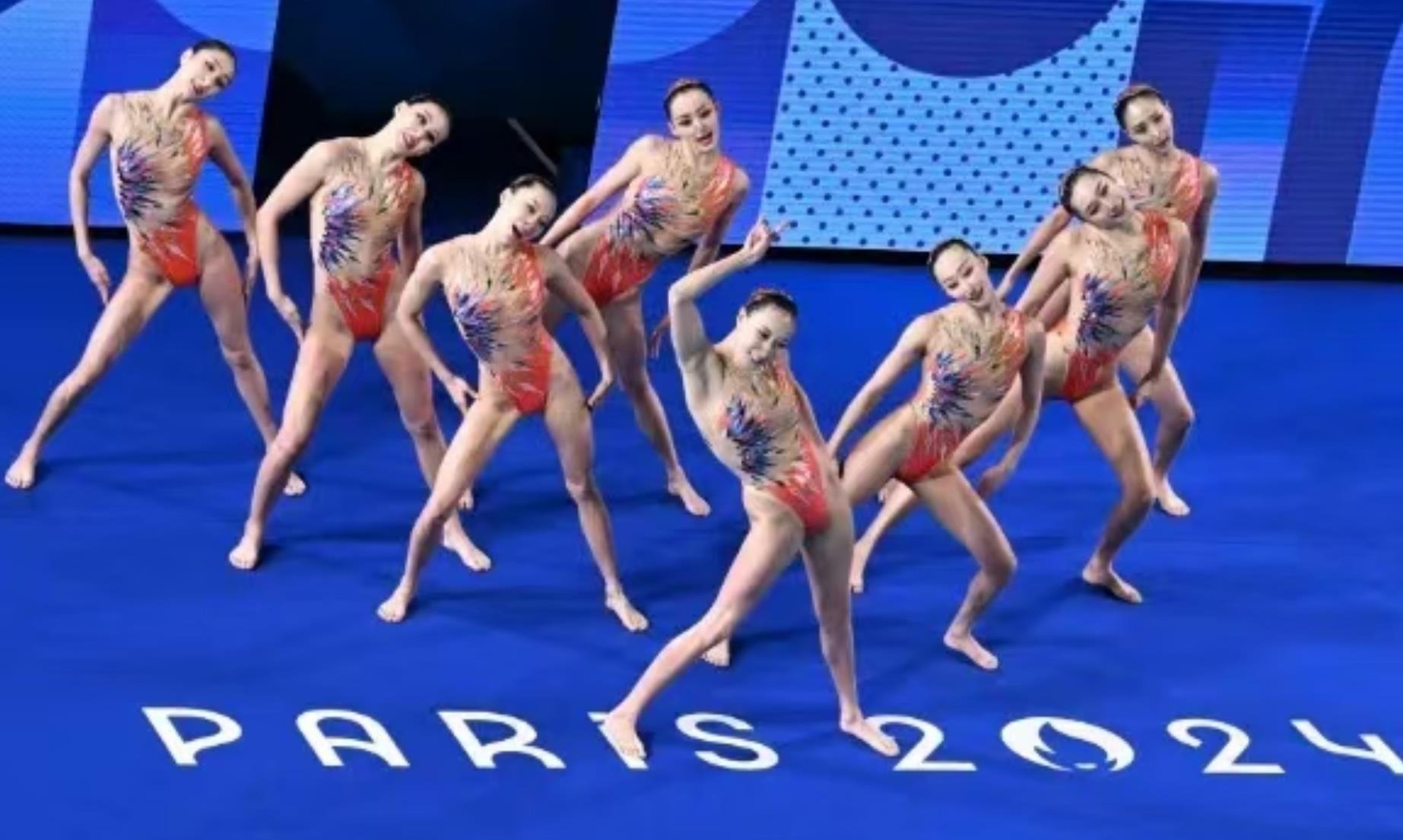 连续两赛季带不同球队欧战做客安菲尔德，阿隆索成历史第三人